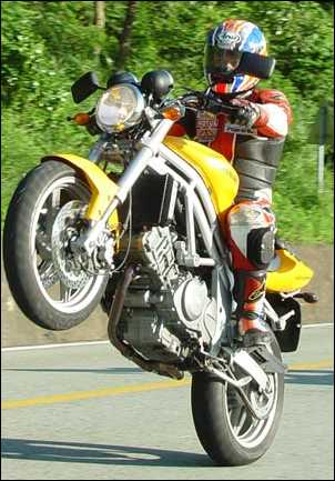 Hyosung GT650 yellow wheelie.jpg