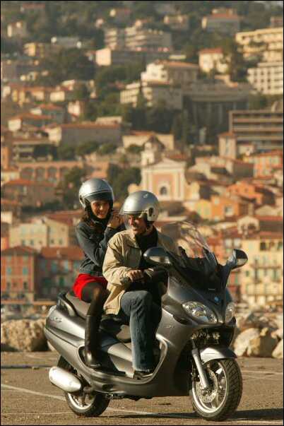 Piaggio X9 Evo 250 11.jpg