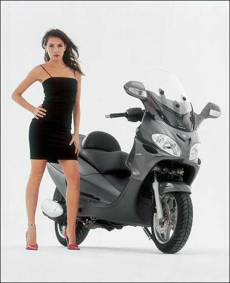 Piaggio X9 Evo 250 7.jpg