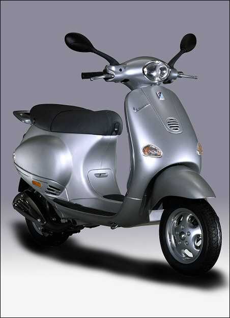 Vespa ET 3qtr rh fr silver.jpg