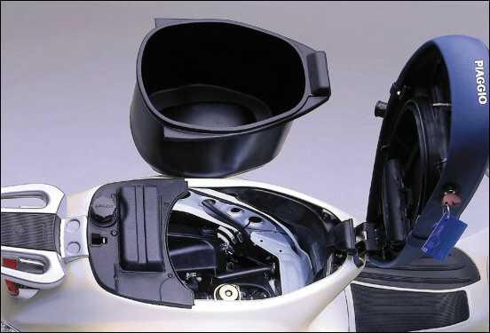 Vespa ET8_Compartment.jpg