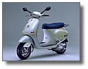 Vespa ET 3qtr LH fr 2 Perla.jpg