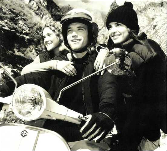 Vespa with 3 people.jpg